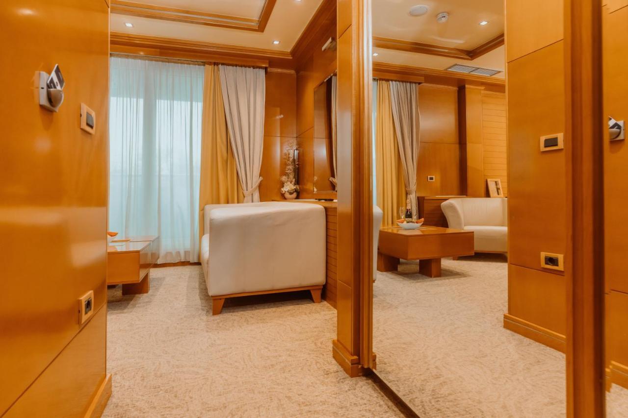Garni Hotel Aleksandar 诺威萨 外观 照片