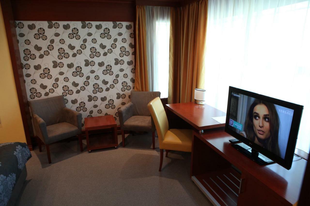 Garni Hotel Aleksandar 诺威萨 外观 照片